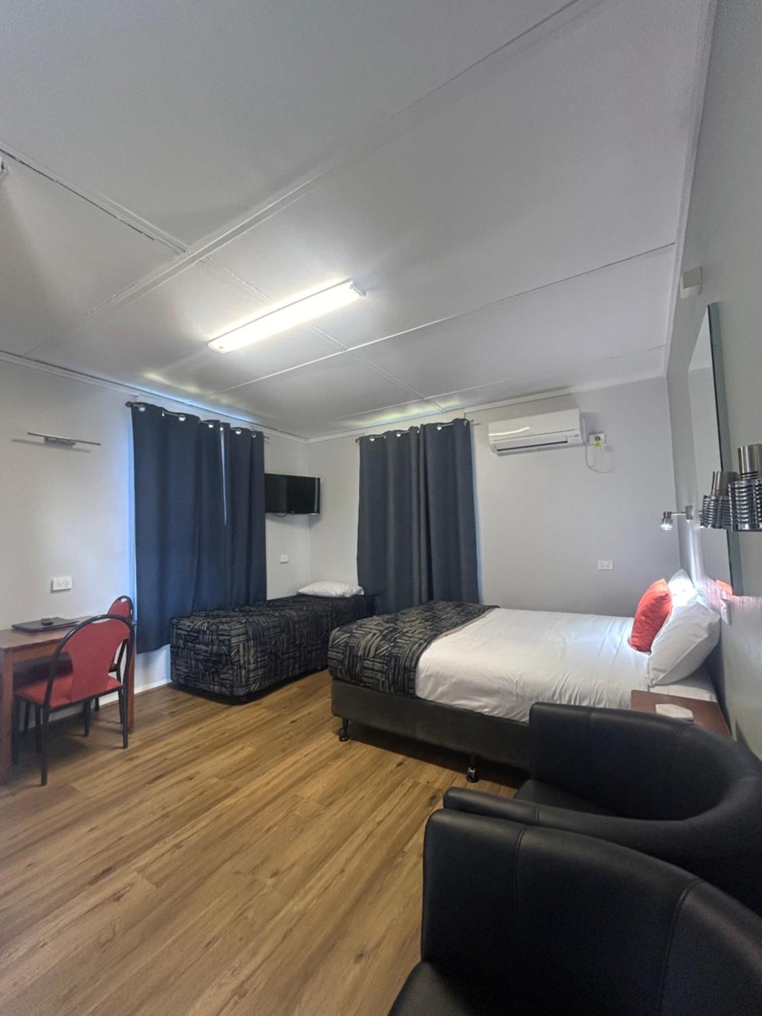Country Motel Harden